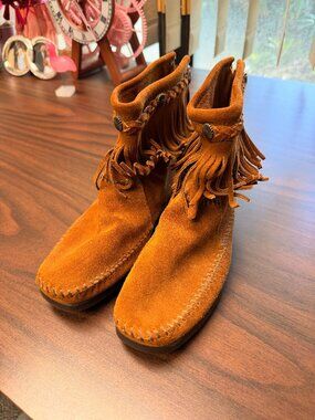 Minnetonka leather moccasin booties size 6